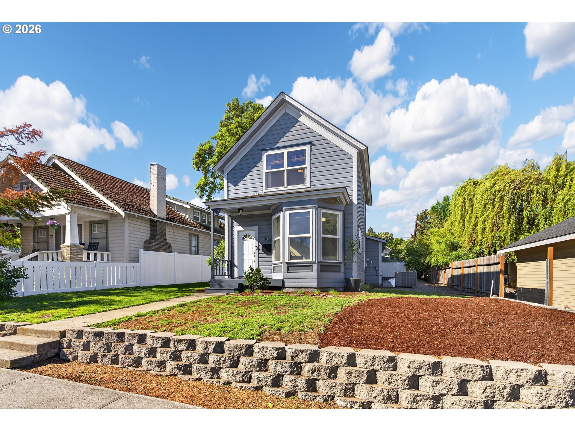 404 W 9TH ST