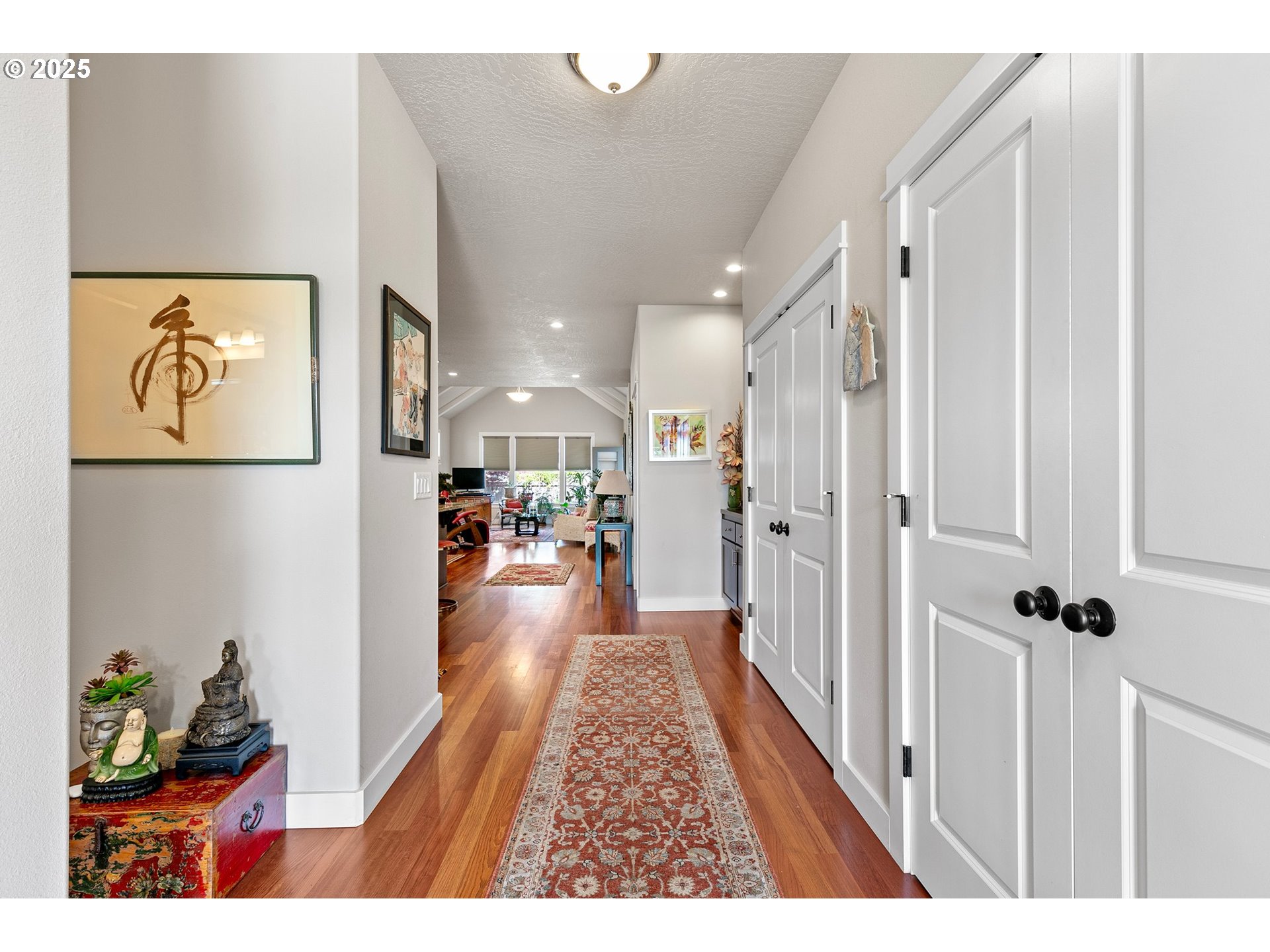 933 LORELLA AVE