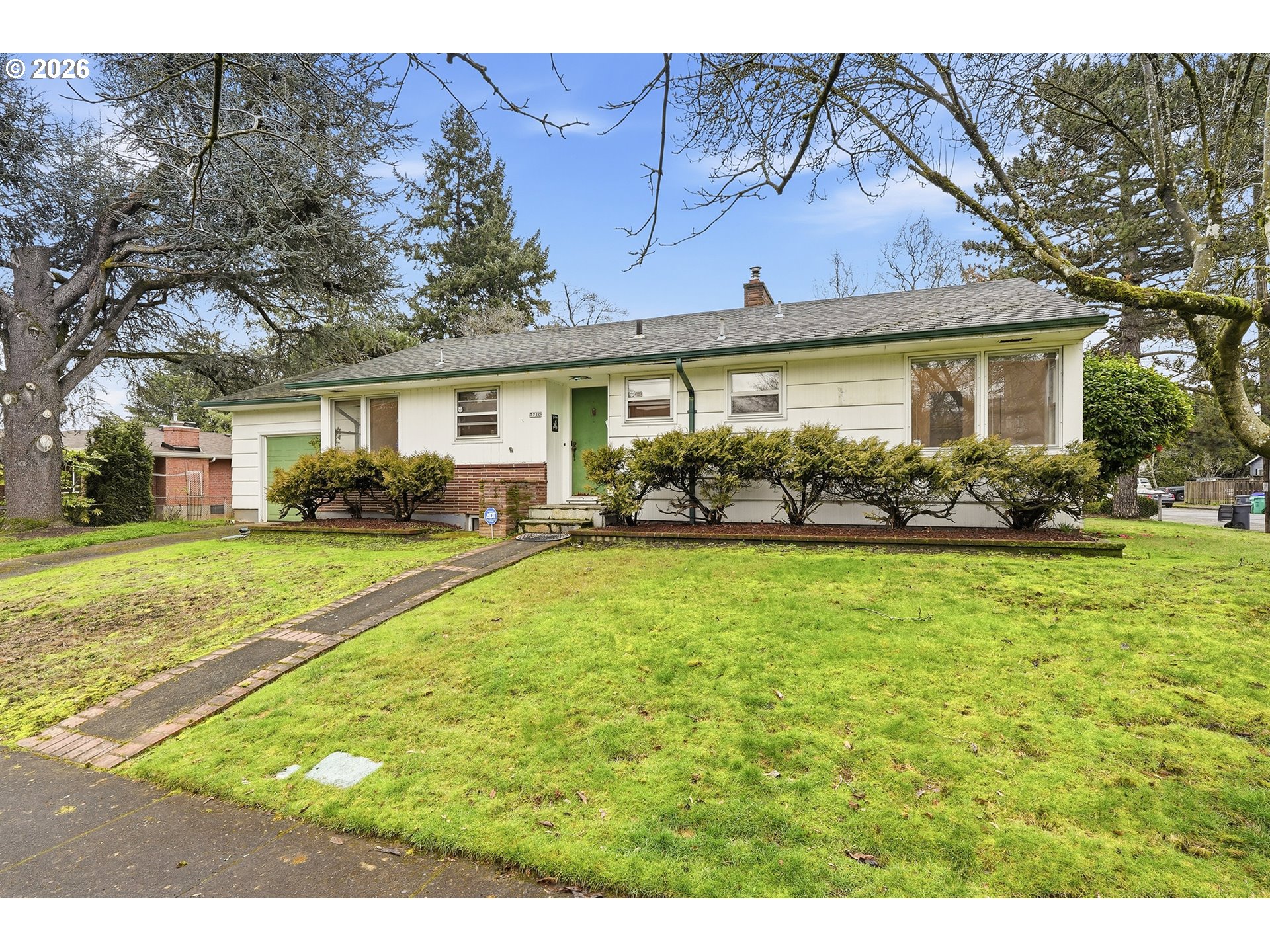 7710 N WASHBURNE AVE