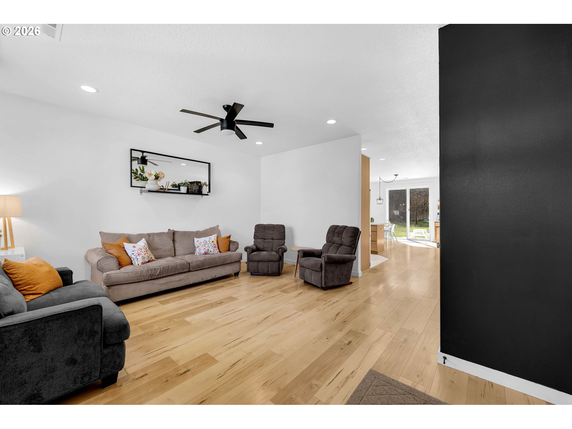 225 W Christy CT