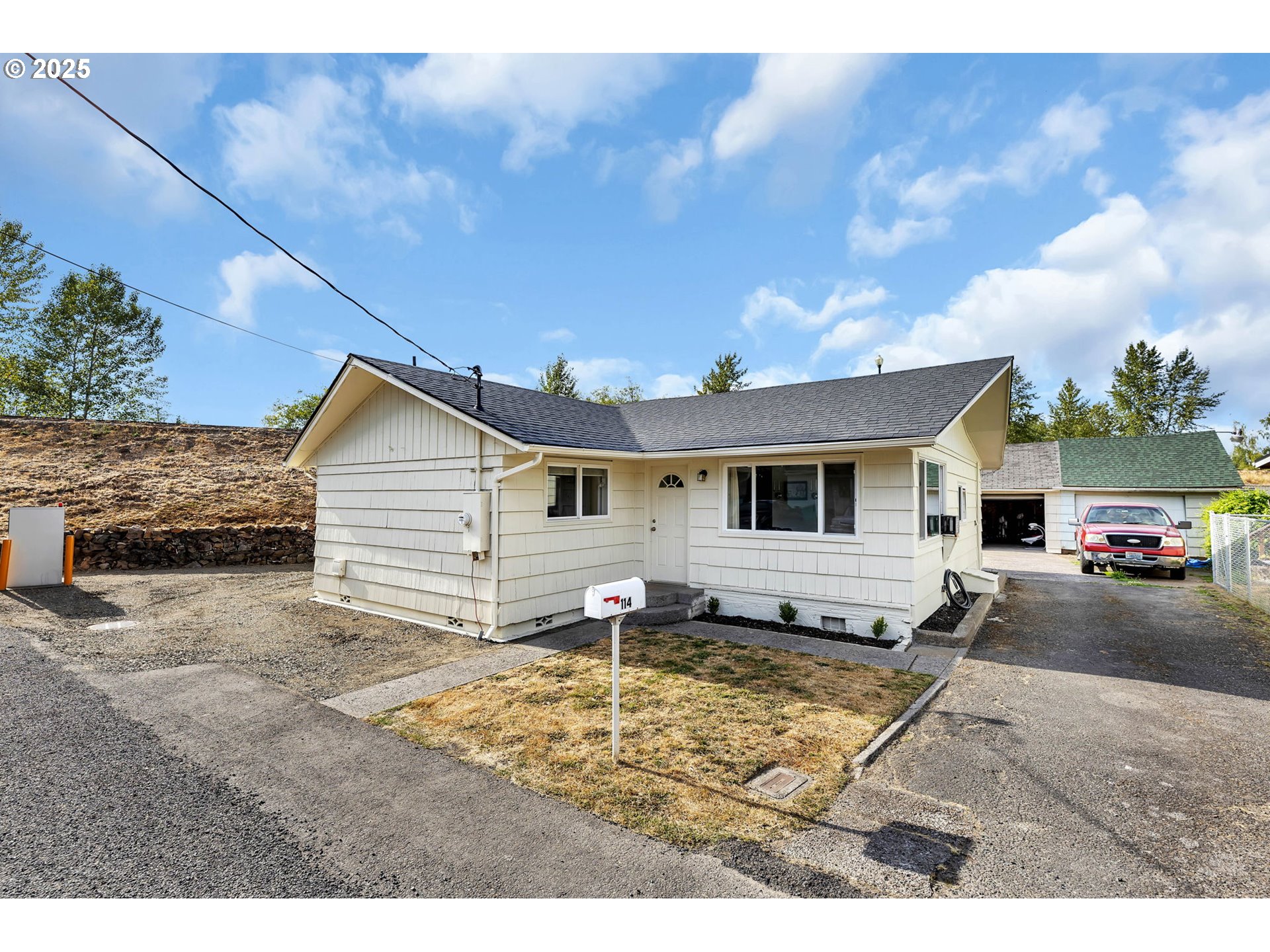 Photo 1 of 28 — 114 CHERRY ST, Castle Rock, WA 98611