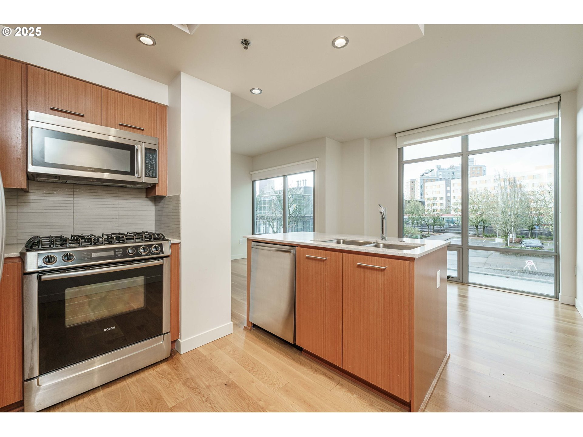 1260 NW NAITO PKWY 200B