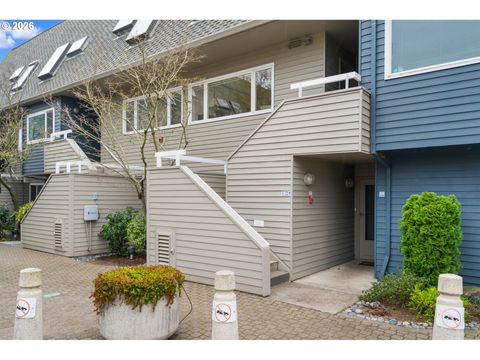 194 N HAYDEN BAY DR Portland OR 97217