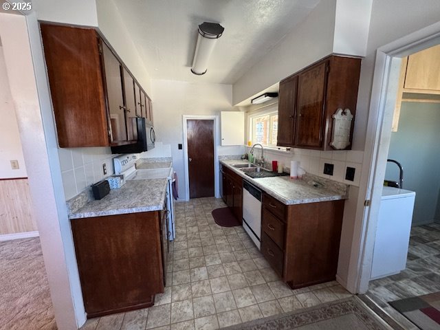 304 E MAIN ST