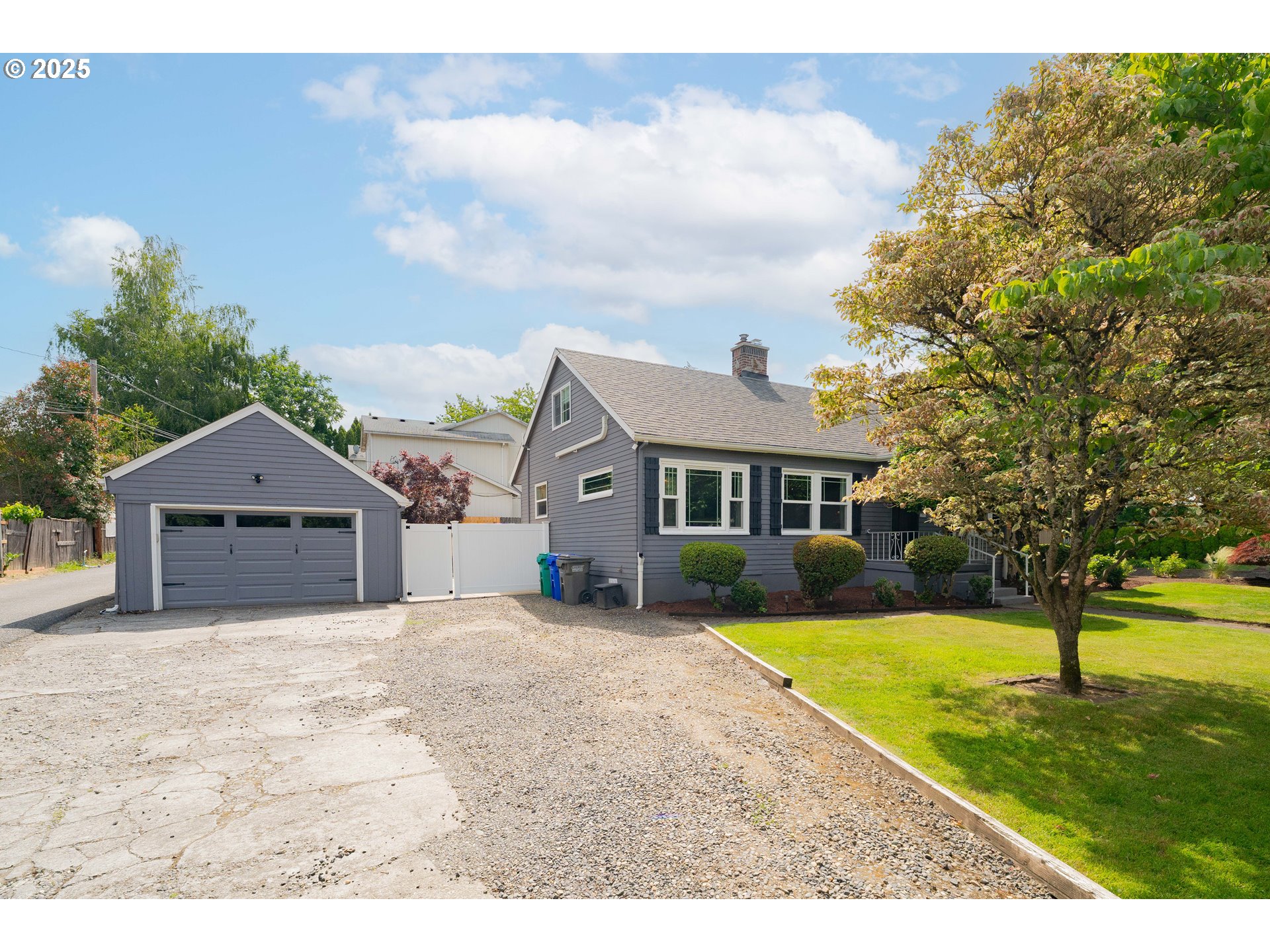 438 SE ROBERTS AVE