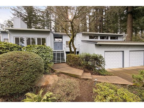 2 ESSEX CT Lake Oswego OR 97034