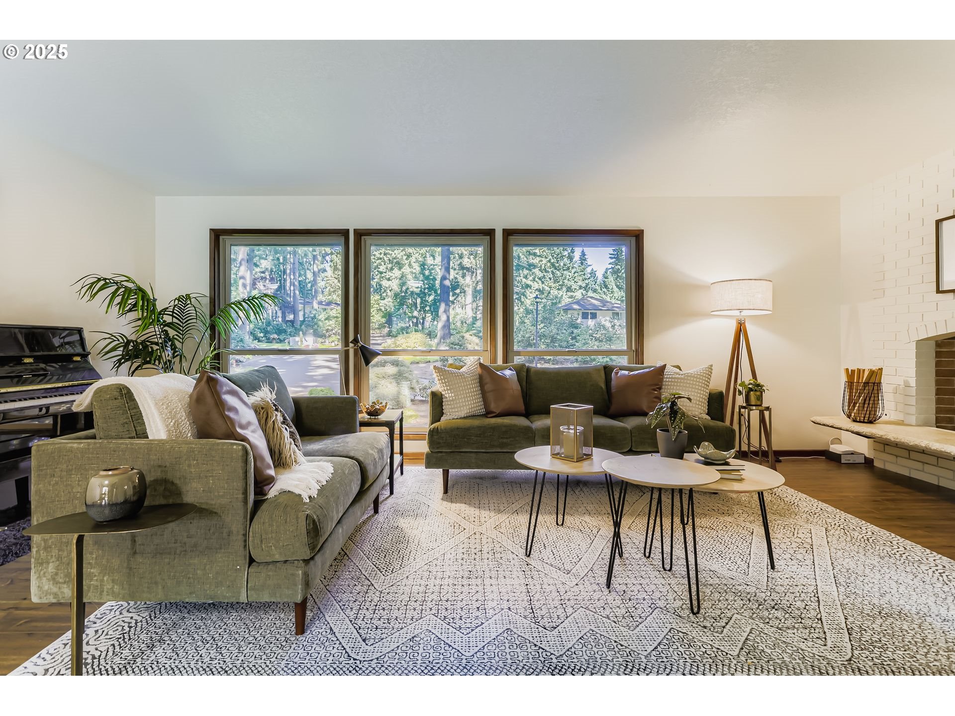 Oregon City, Oregon 97045, United States, 4 Bedrooms Bedrooms, ,4 BathroomsBathrooms,Residential,Active,215687