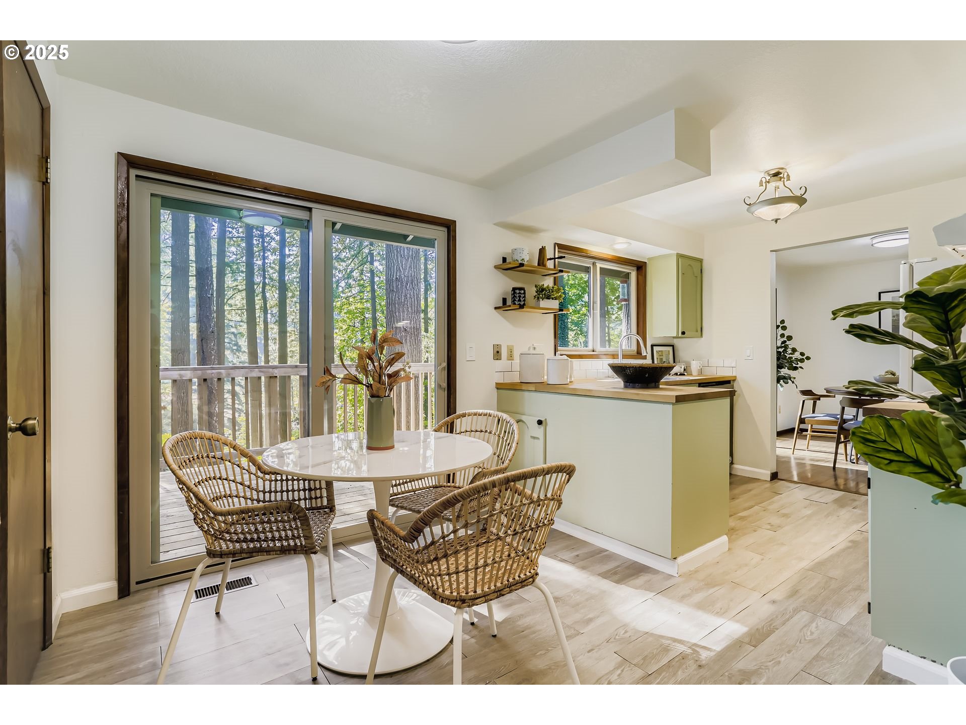 Oregon City, Oregon 97045, United States, 4 Bedrooms Bedrooms, ,4 BathroomsBathrooms,Residential,Active,215687