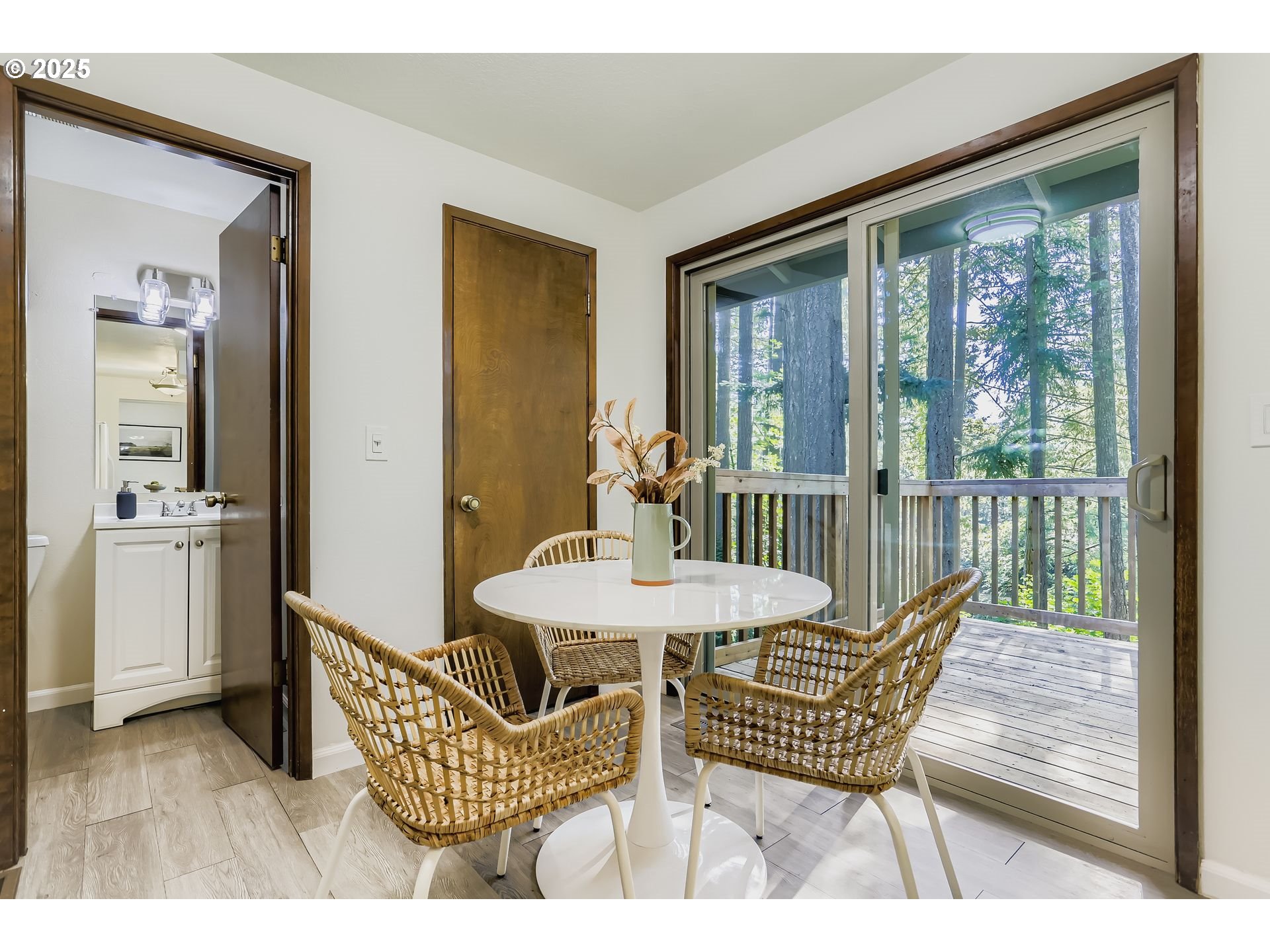 Oregon City, Oregon 97045, United States, 4 Bedrooms Bedrooms, ,4 BathroomsBathrooms,Residential,Active,215687