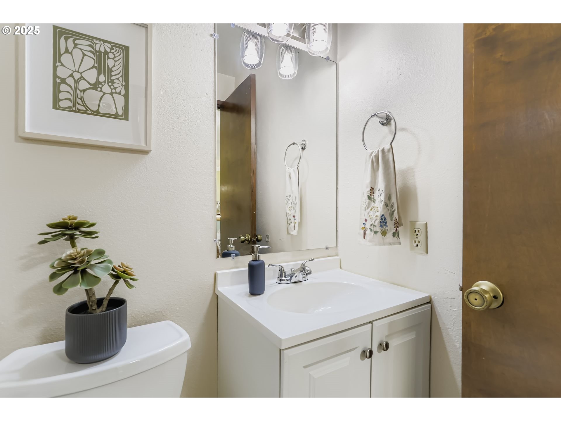 Oregon City, Oregon 97045, United States, 4 Bedrooms Bedrooms, ,4 BathroomsBathrooms,Residential,Active,215687