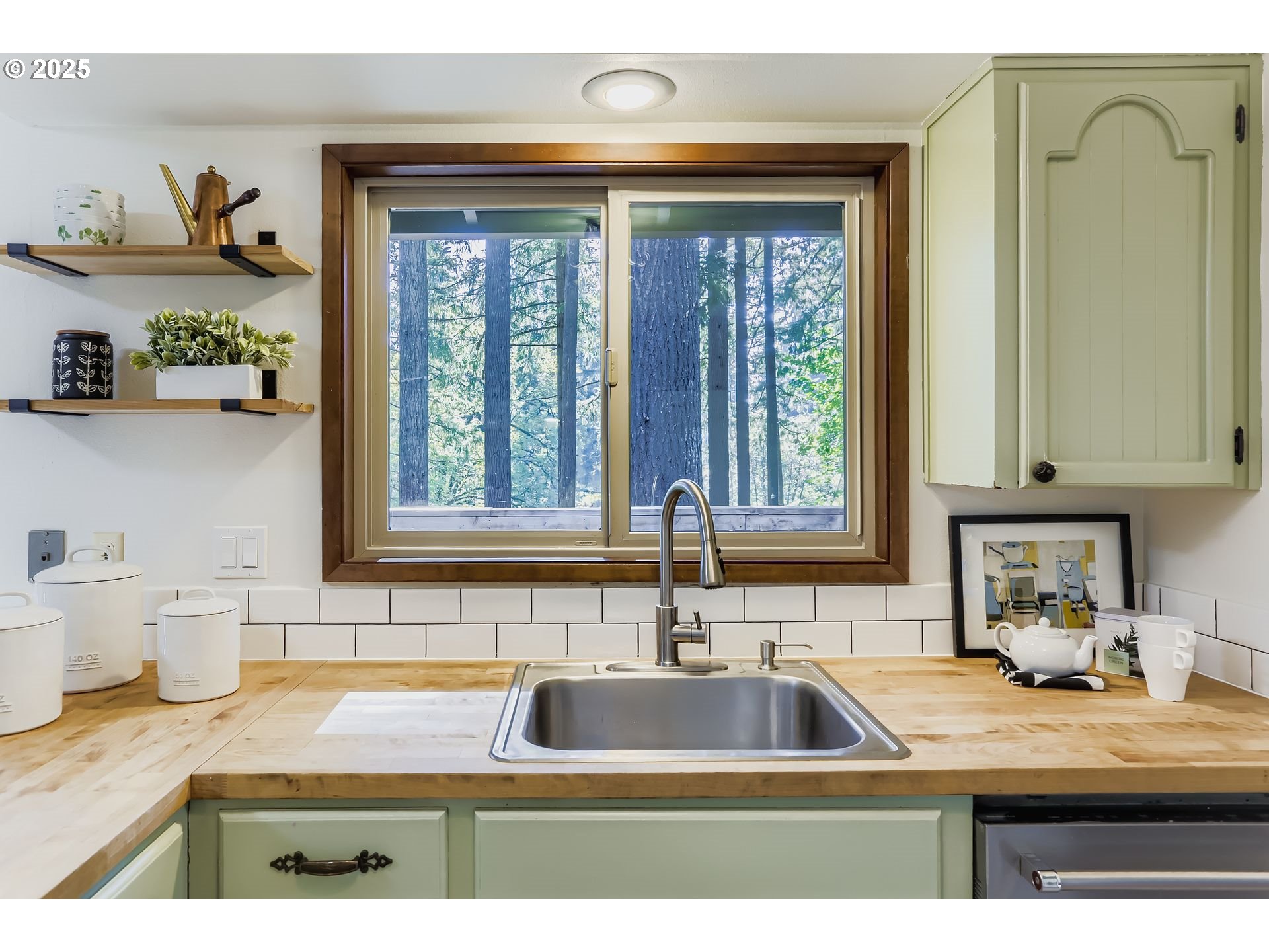 Oregon City, Oregon 97045, United States, 4 Bedrooms Bedrooms, ,4 BathroomsBathrooms,Residential,Active,215687