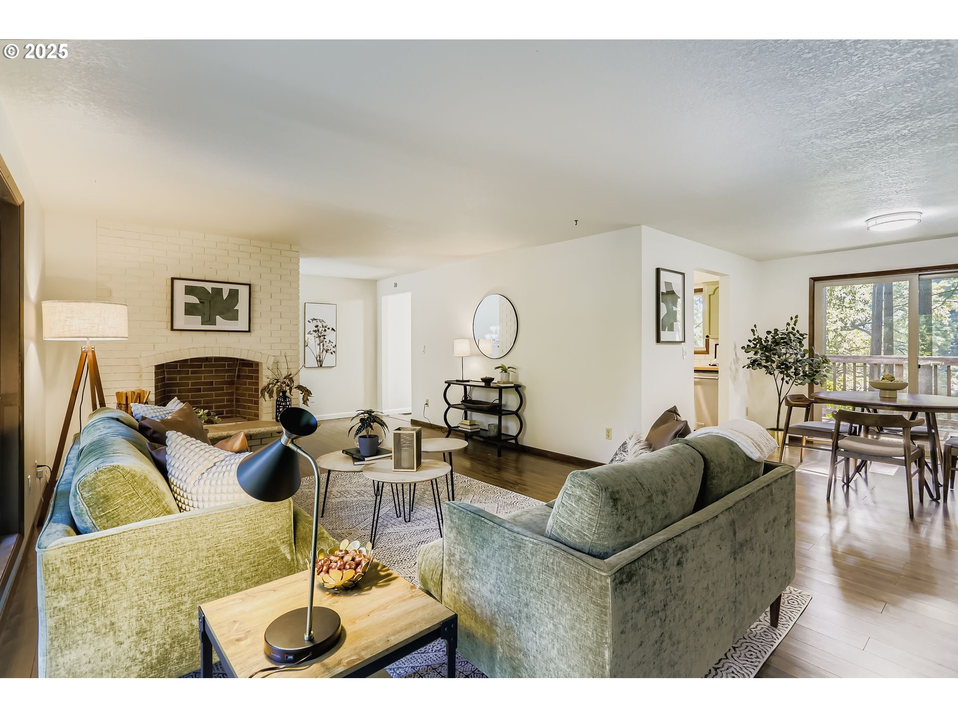 Oregon City, Oregon 97045, United States, 4 Bedrooms Bedrooms, ,4 BathroomsBathrooms,Residential,Active,215687