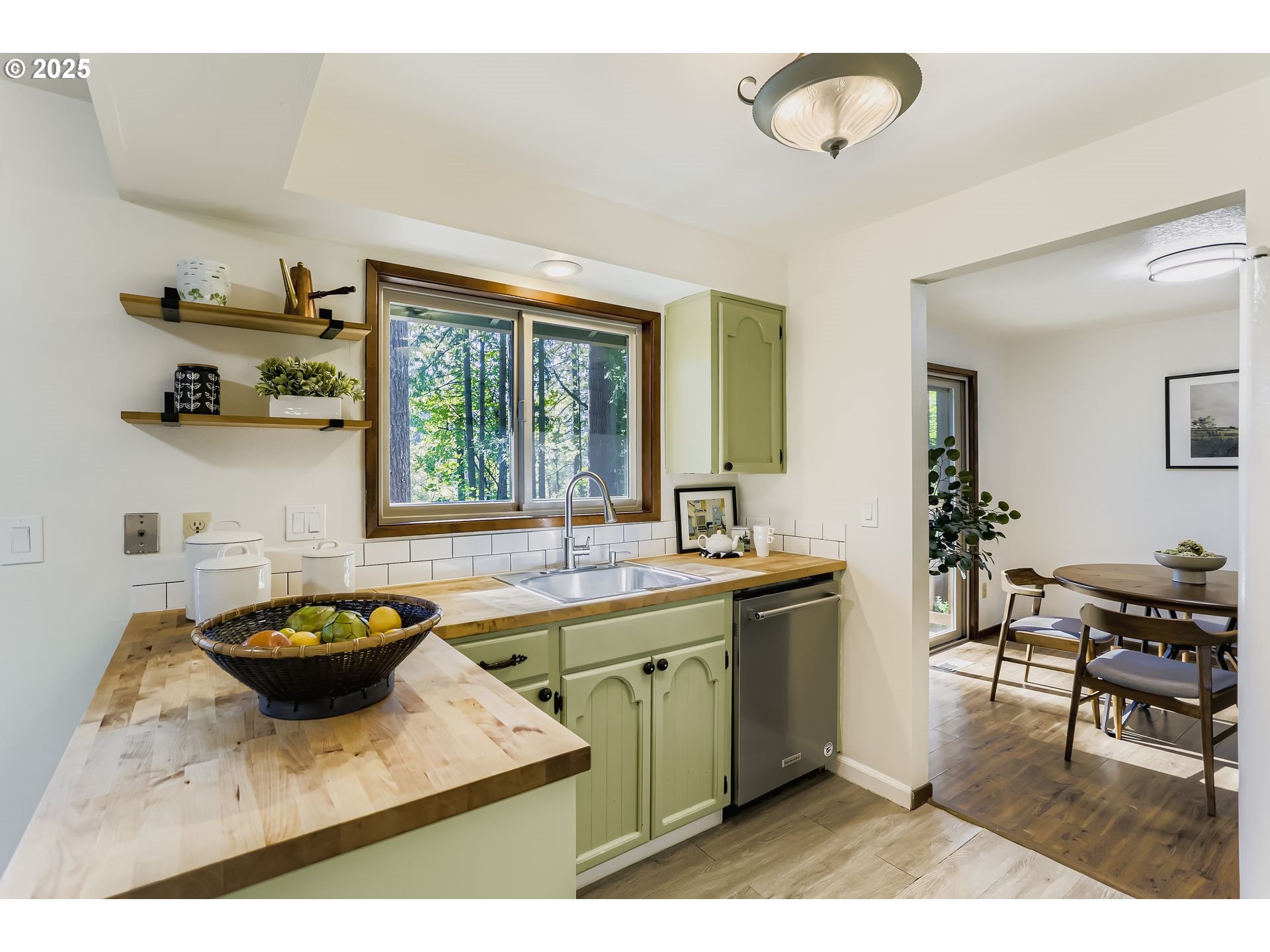 Oregon City, Oregon 97045, United States, 4 Bedrooms Bedrooms, ,4 BathroomsBathrooms,Residential,Active,215687