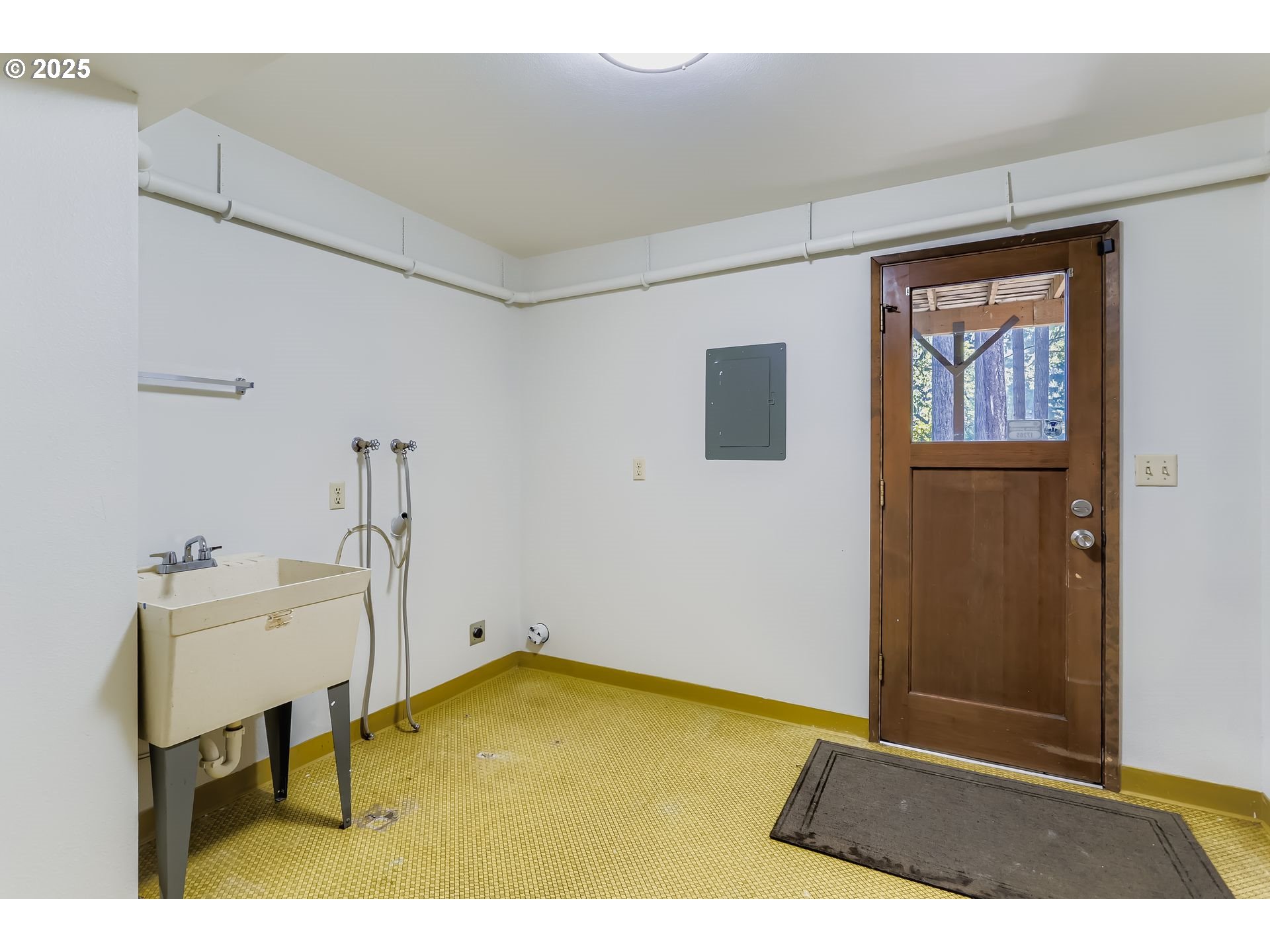 Oregon City, Oregon 97045, United States, 4 Bedrooms Bedrooms, ,4 BathroomsBathrooms,Residential,Active,215687