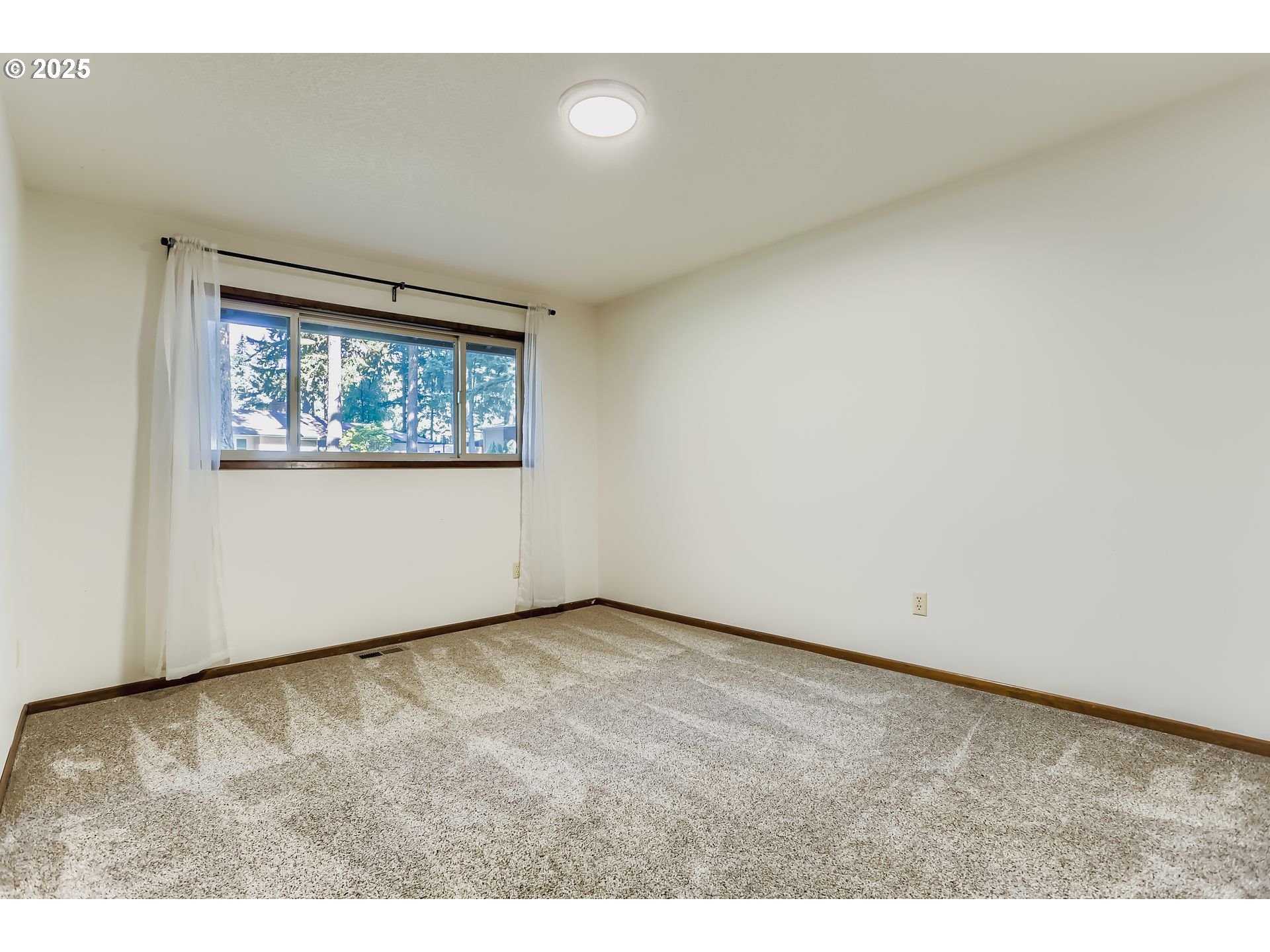 Oregon City, Oregon 97045, United States, 4 Bedrooms Bedrooms, ,4 BathroomsBathrooms,Residential,Active,215687