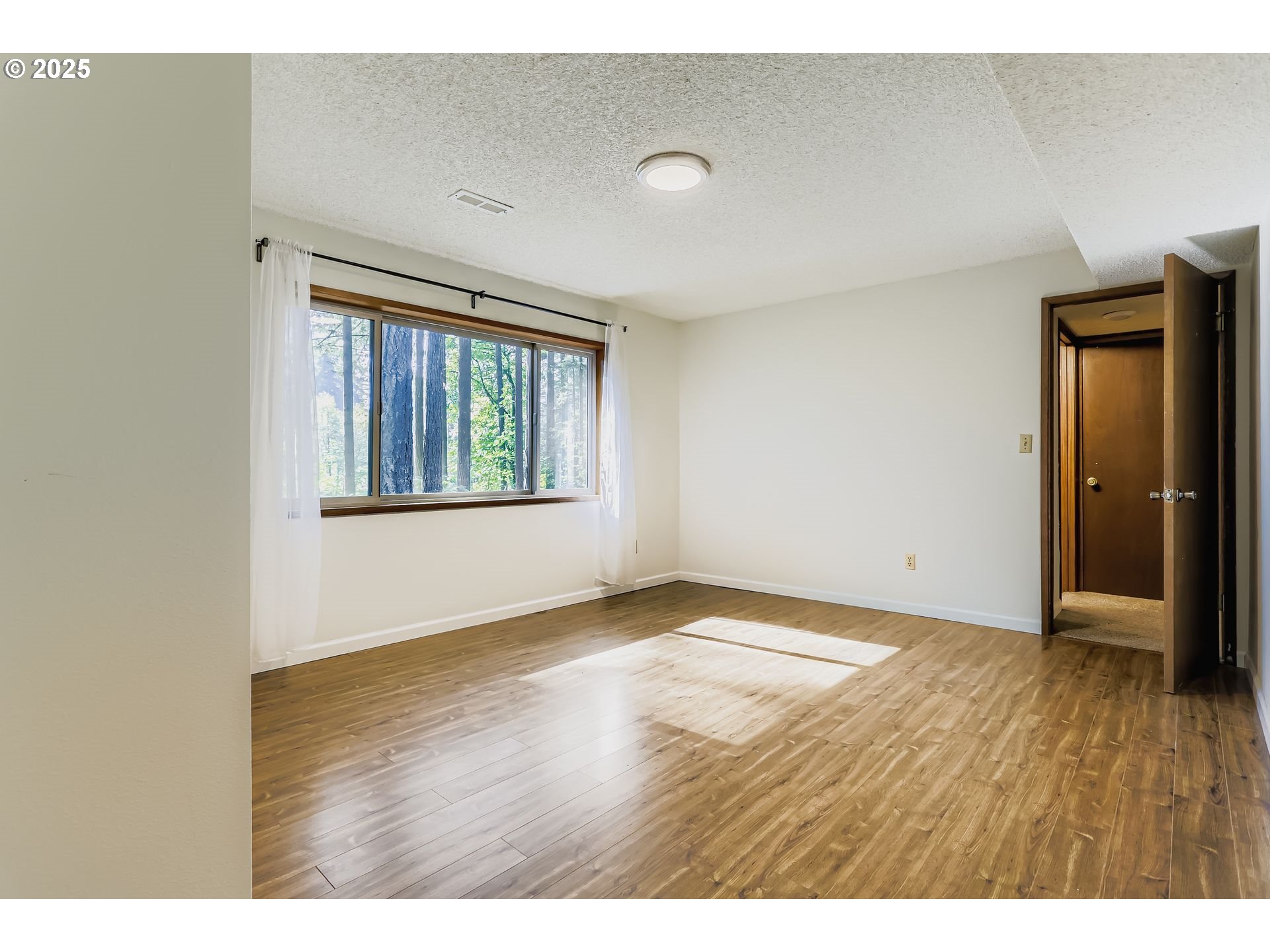 Oregon City, Oregon 97045, United States, 4 Bedrooms Bedrooms, ,4 BathroomsBathrooms,Residential,Active,215687