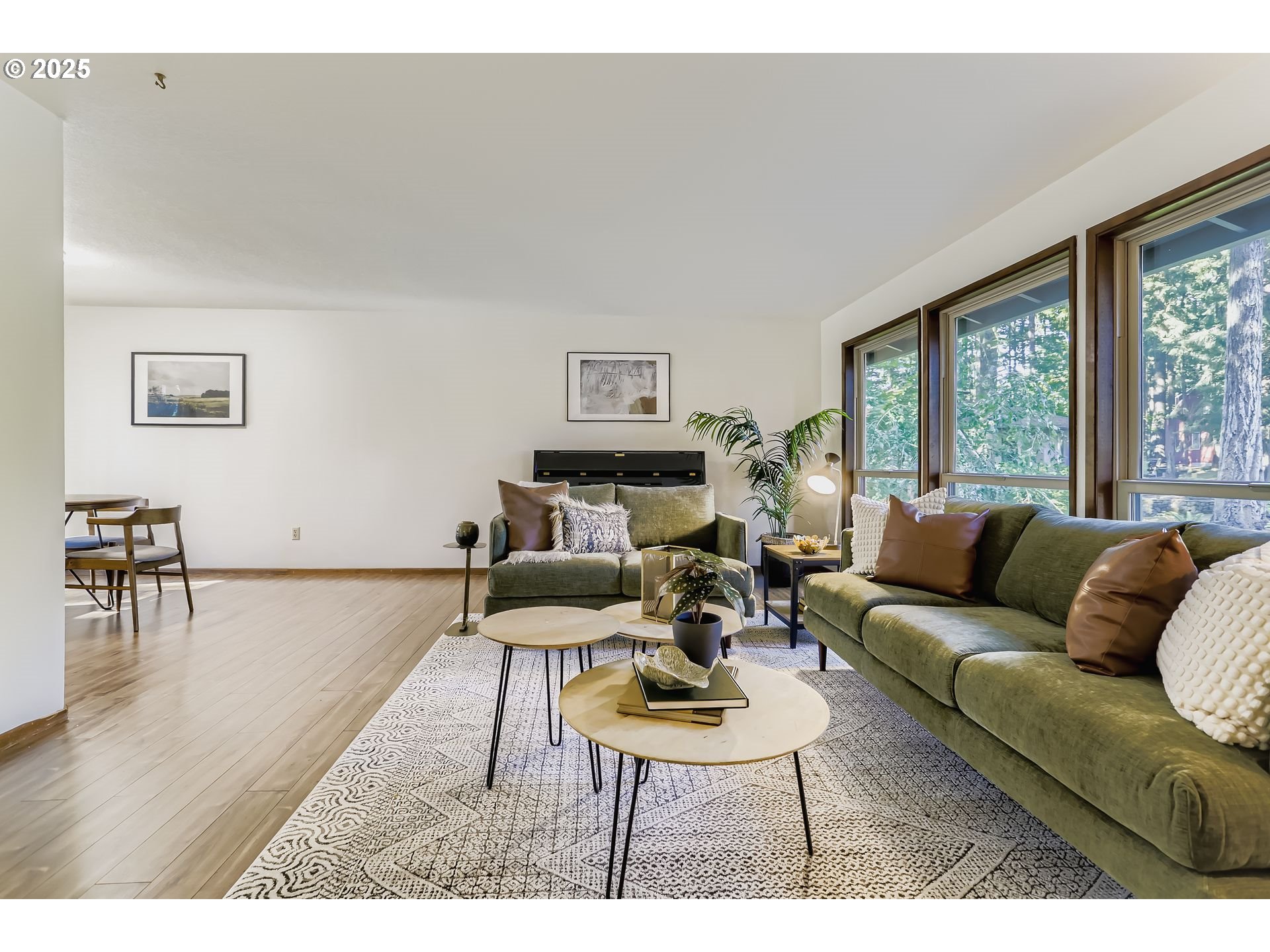 Oregon City, Oregon 97045, United States, 4 Bedrooms Bedrooms, ,4 BathroomsBathrooms,Residential,Active,215687