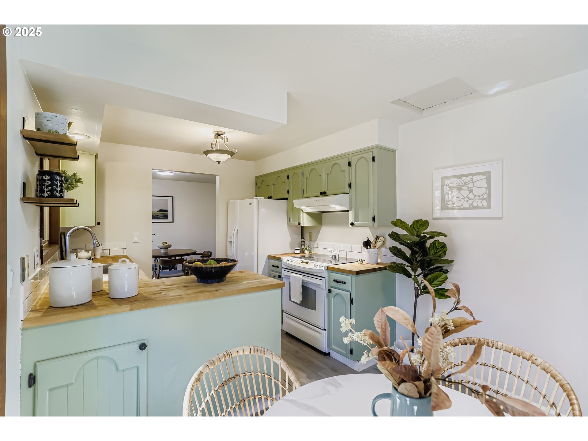 Oregon City, Oregon 97045, United States, 4 Bedrooms Bedrooms, ,4 BathroomsBathrooms,Residential,Active,215687