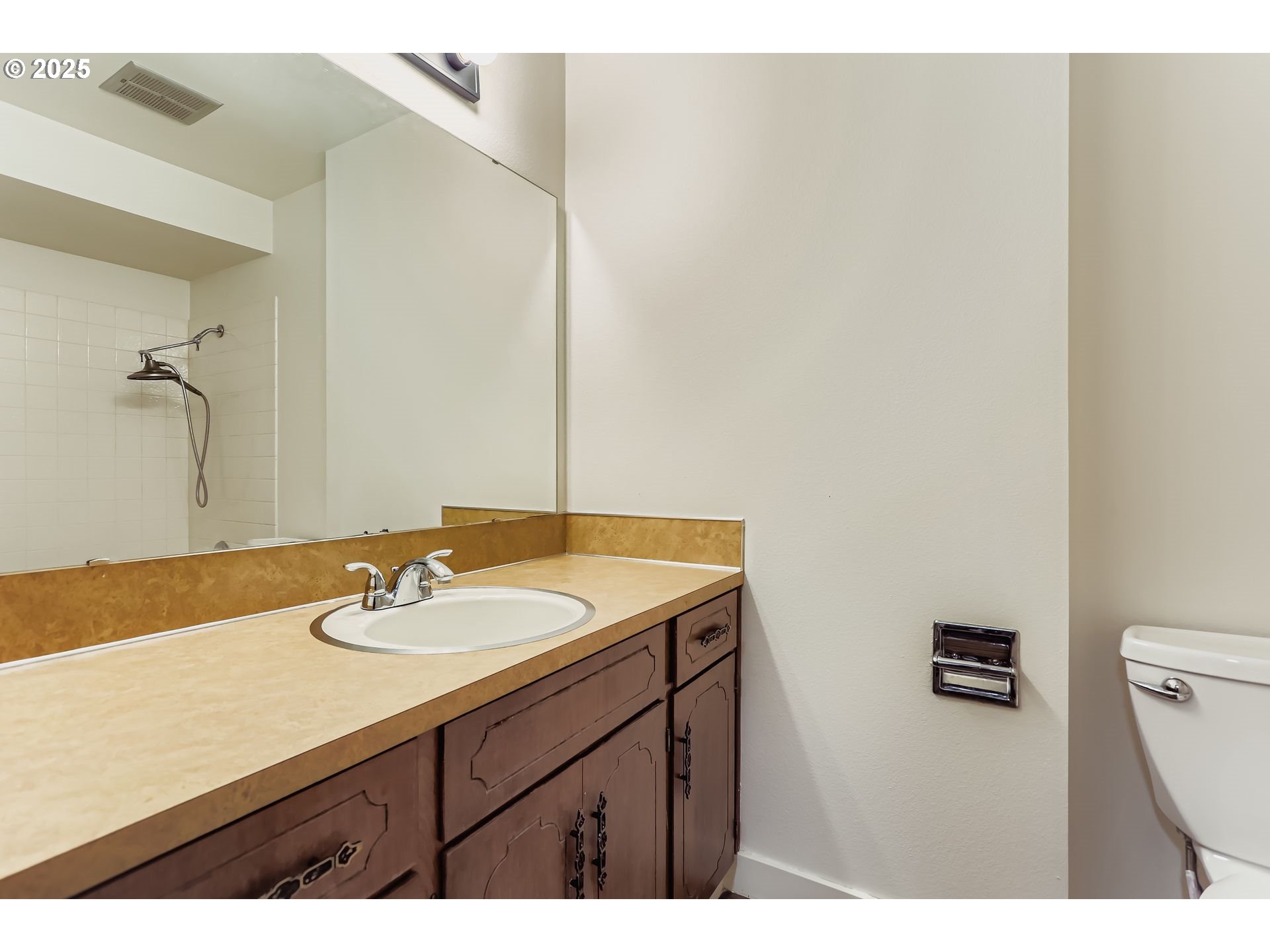 Oregon City, Oregon 97045, United States, 4 Bedrooms Bedrooms, ,4 BathroomsBathrooms,Residential,Active,215687