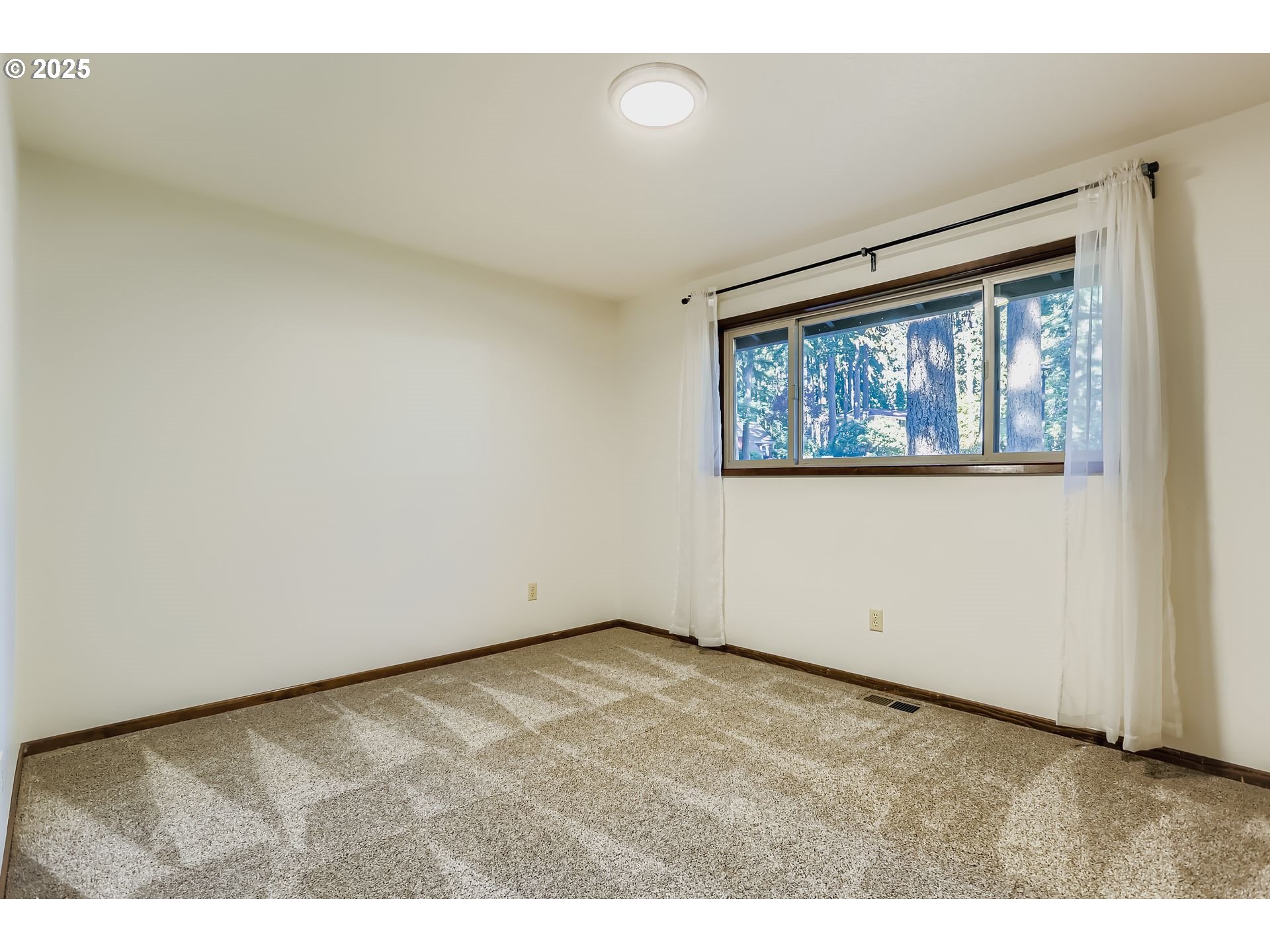 Oregon City, Oregon 97045, United States, 4 Bedrooms Bedrooms, ,4 BathroomsBathrooms,Residential,Active,215687