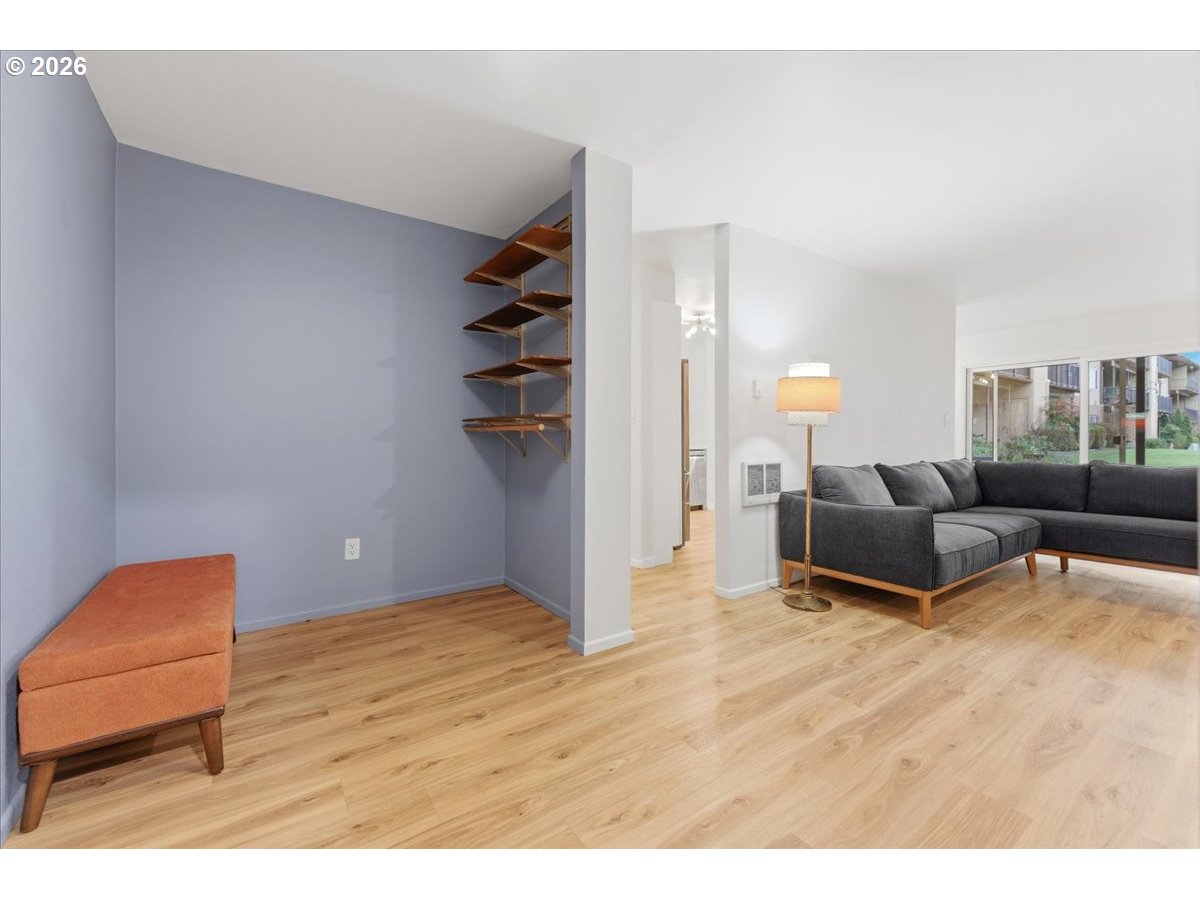 1400 SE Lava Dr   Bldg A DR 3