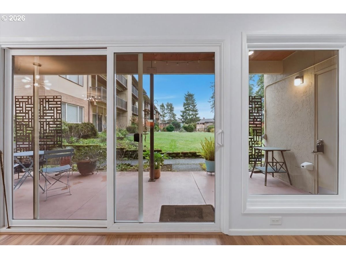 1400 SE Lava Dr   Bldg A DR 3