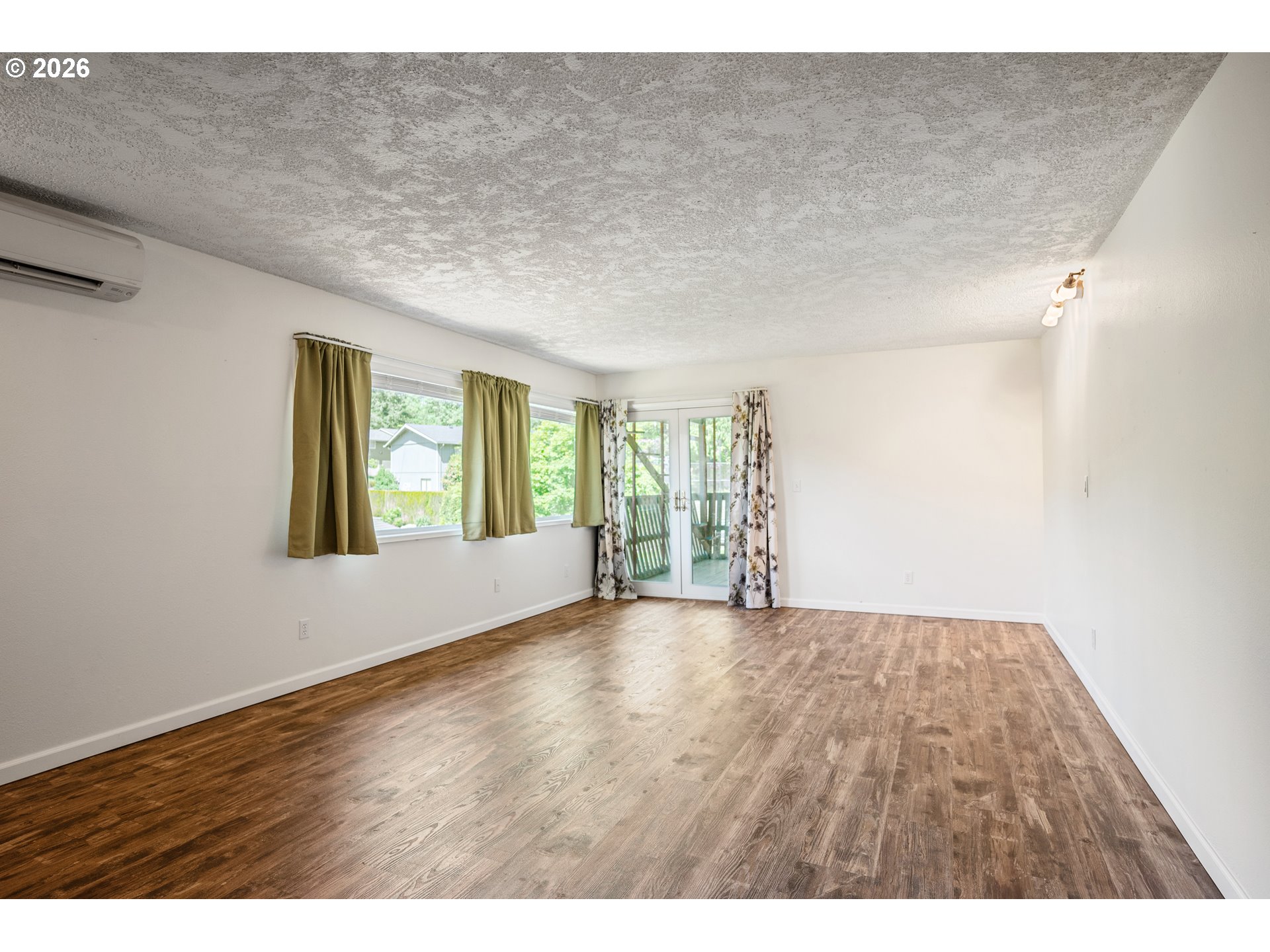 2441 W LYNNWOOD DR