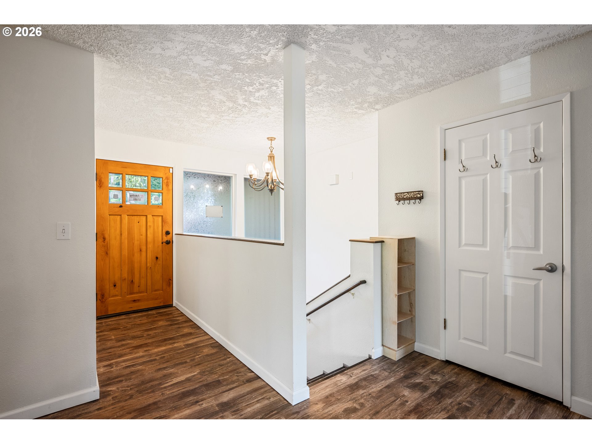 2441 W LYNNWOOD DR