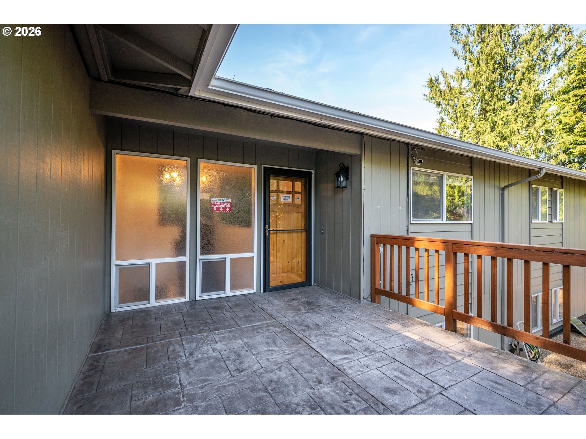 2441 W LYNNWOOD DR