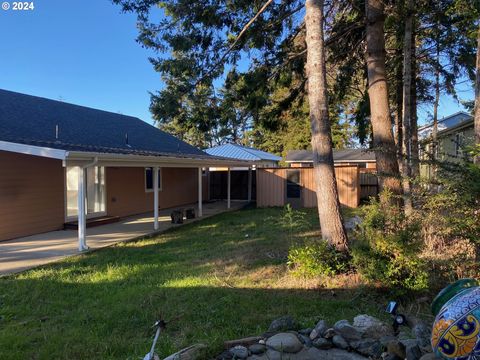 A home in Port Orford