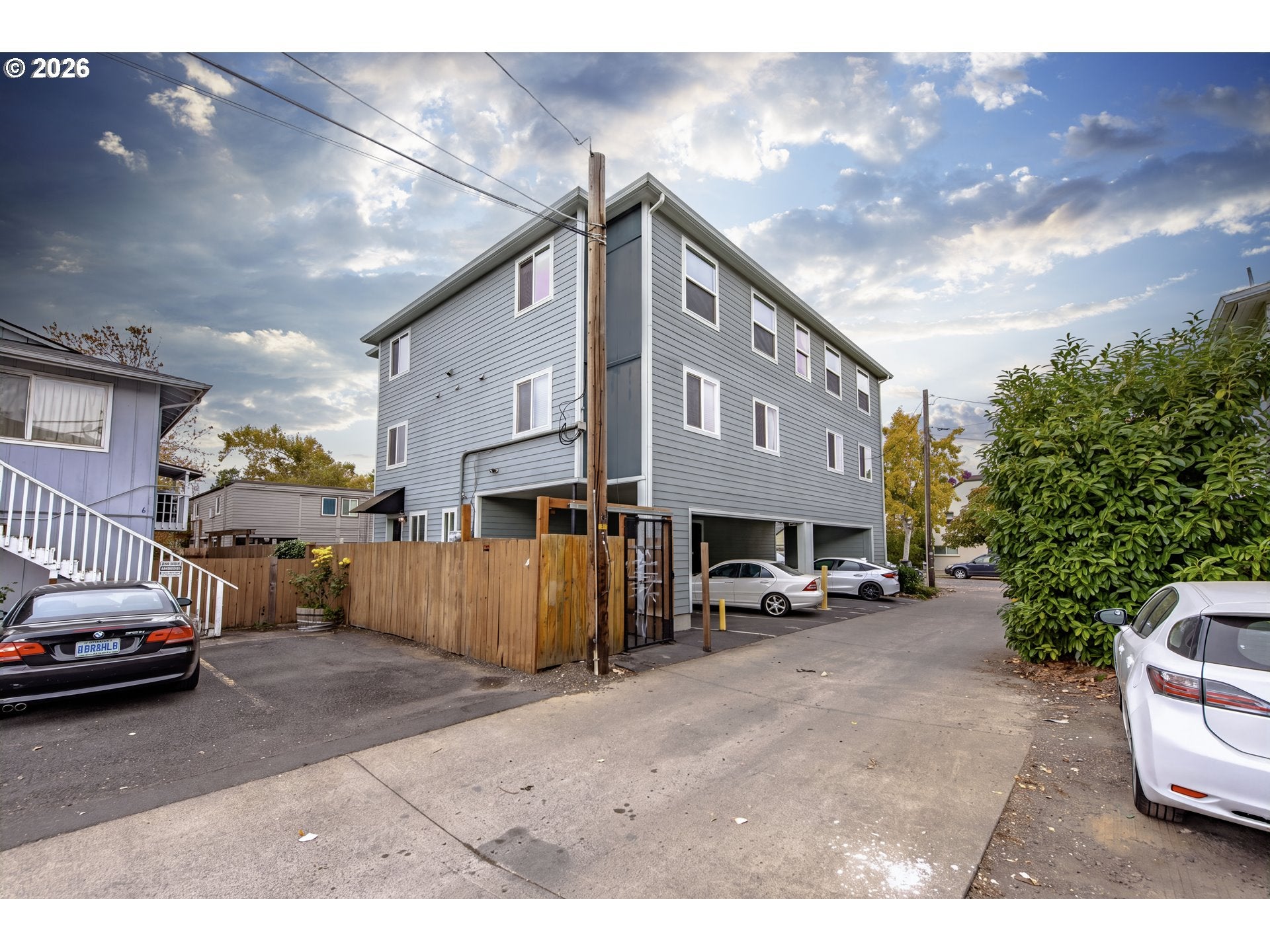 546 E 16TH AVE