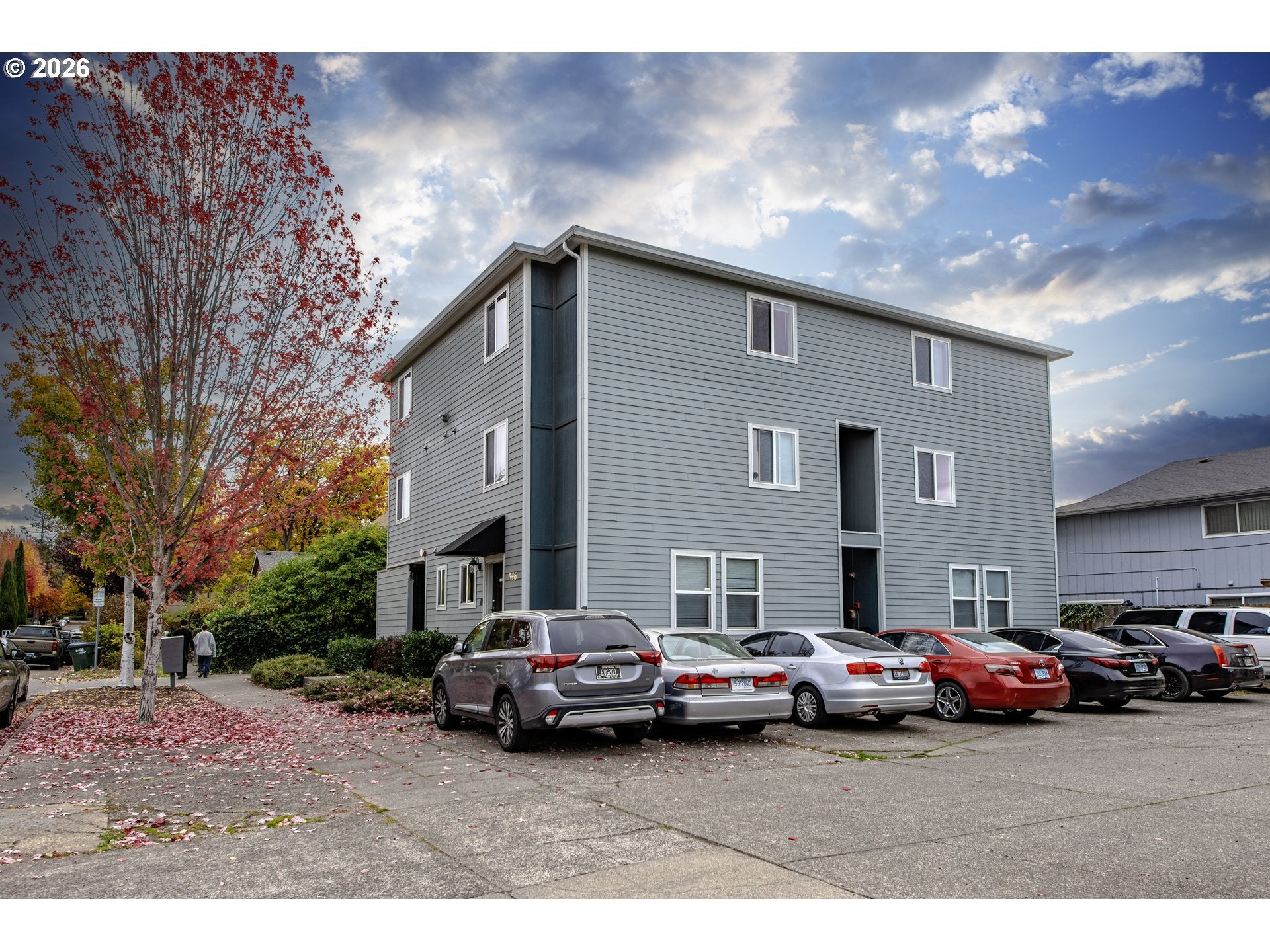 546 E 16TH AVE