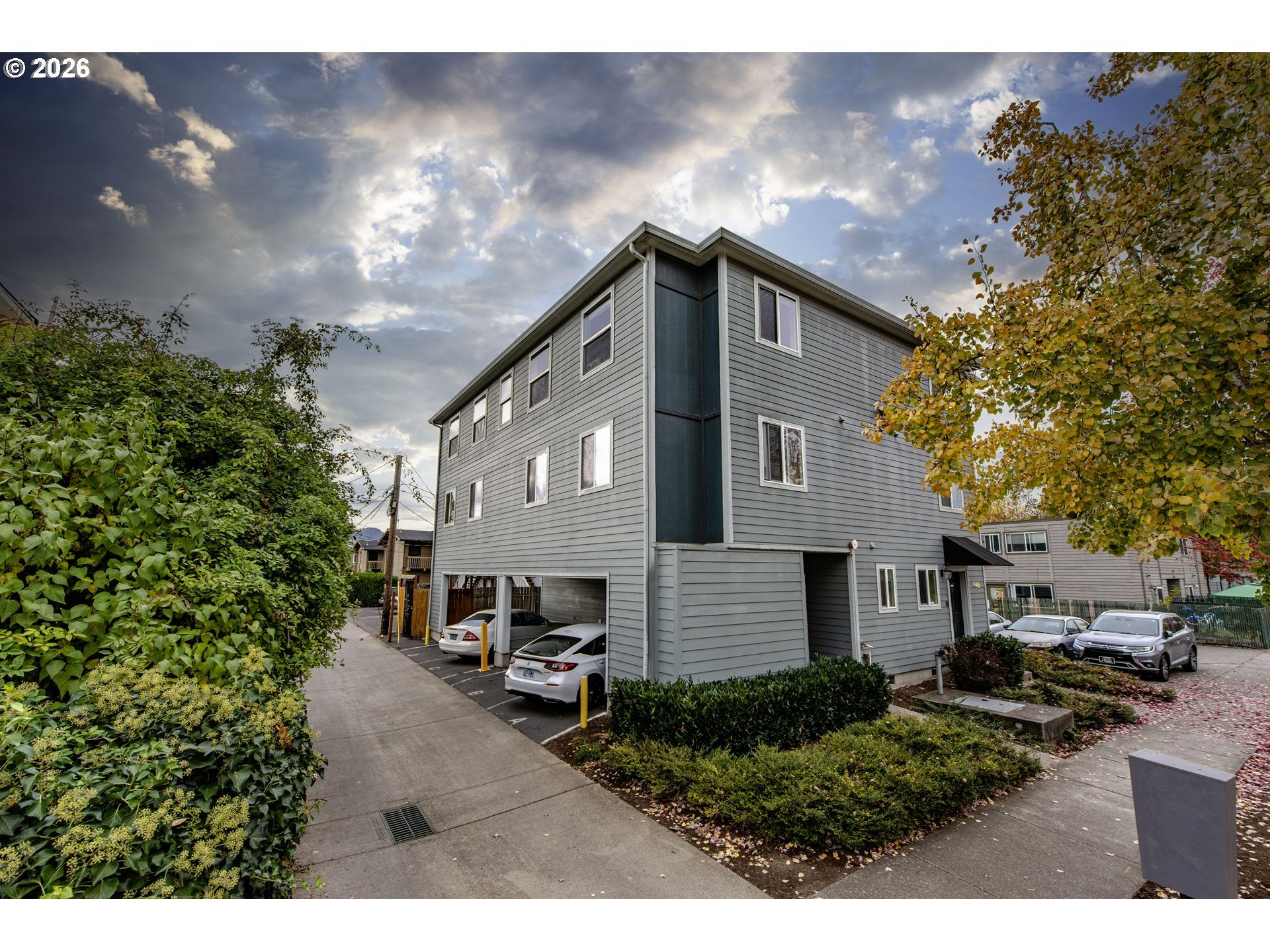 546 E 16TH AVE
