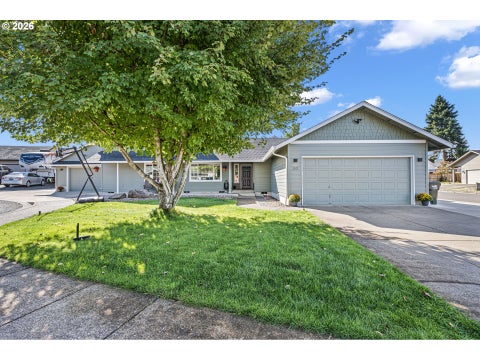 Photo of 1101 Cedar Ct, Creswell, OR 97426 (MLS # 262835423)