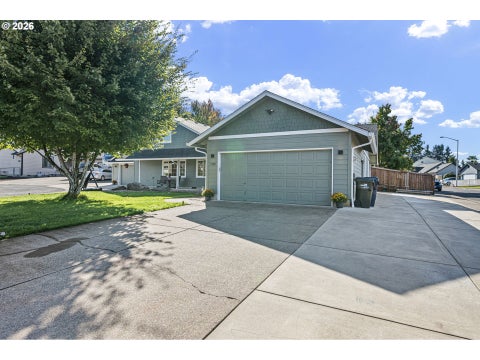 Tiny photo for 1101 Cedar Ct, Creswell, OR 97426 (MLS # 262835423)