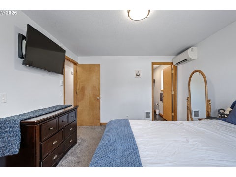Tiny photo for 1101 Cedar Ct, Creswell, OR 97426 (MLS # 262835423)
