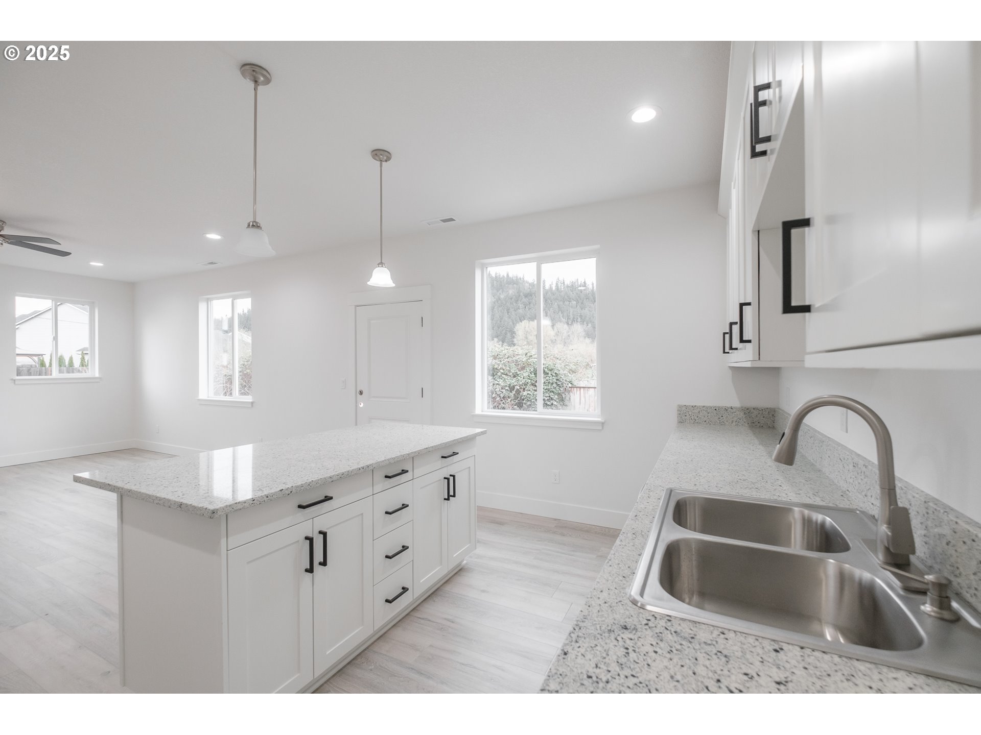 Lebanon, Oregon 97355, United States, 3 Bedrooms Bedrooms, ,3 BathroomsBathrooms,Residential,Pending,247585