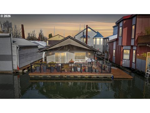 34326 Johnsons Landing RD B7 Scappoose OR 97056