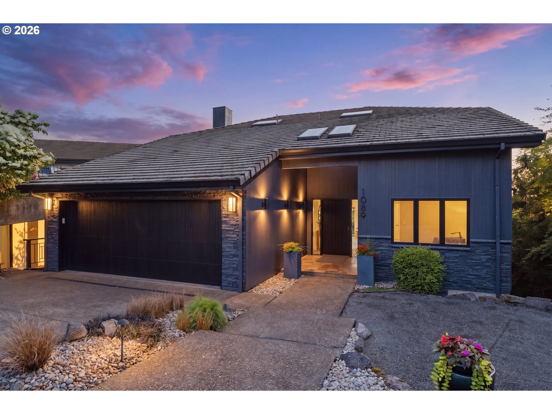 1089 SW SUMMIT VIEW DR