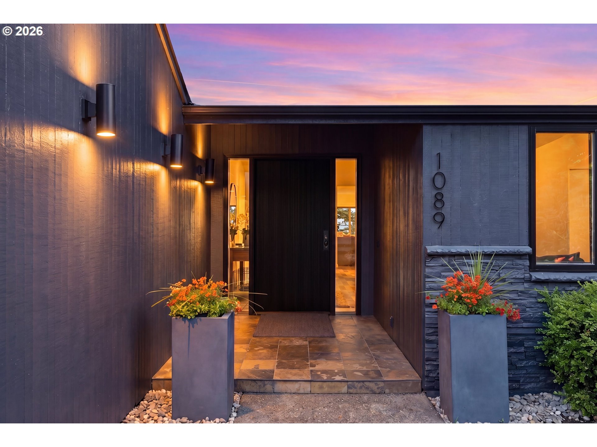1089 SW SUMMIT VIEW DR