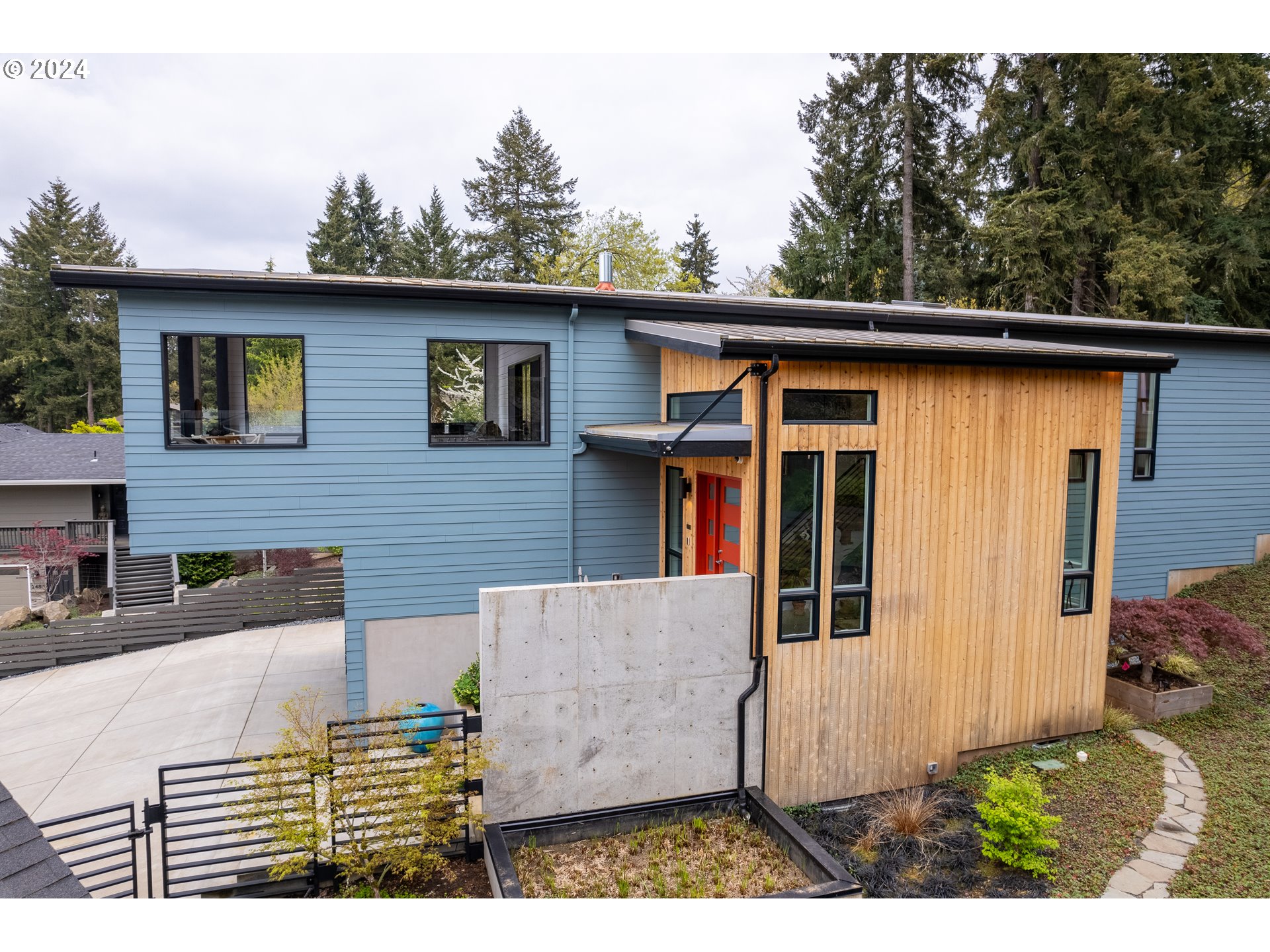2484 PANORAMA DR