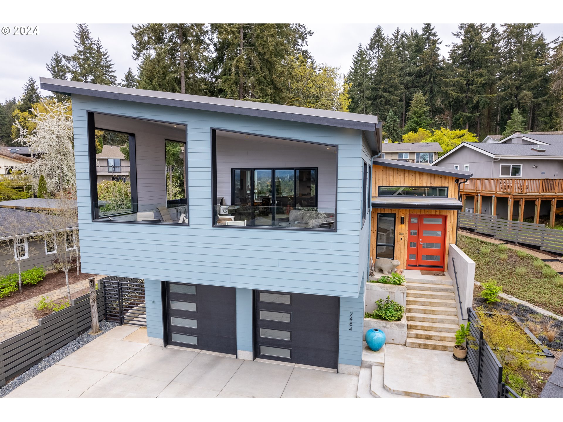 2484 PANORAMA DR