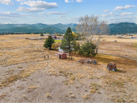 A home in Baker City