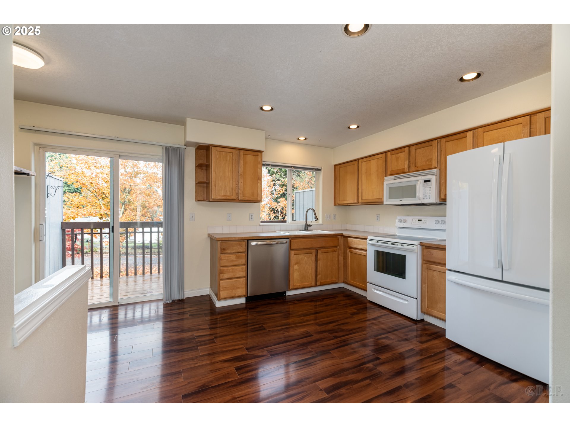 6621 N COLUMBIA WAY 4