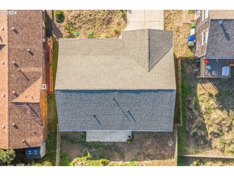 A home in Waldport