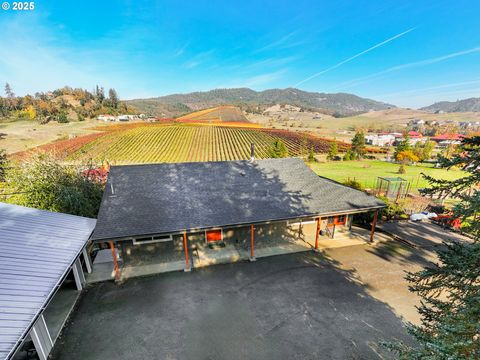 411 WOODLAND DR Winston OR 97496