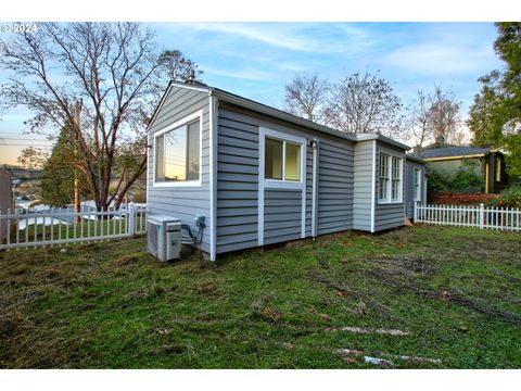 A home in Roseburg