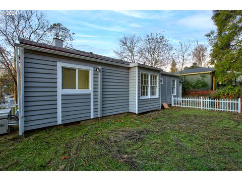 A home in Roseburg