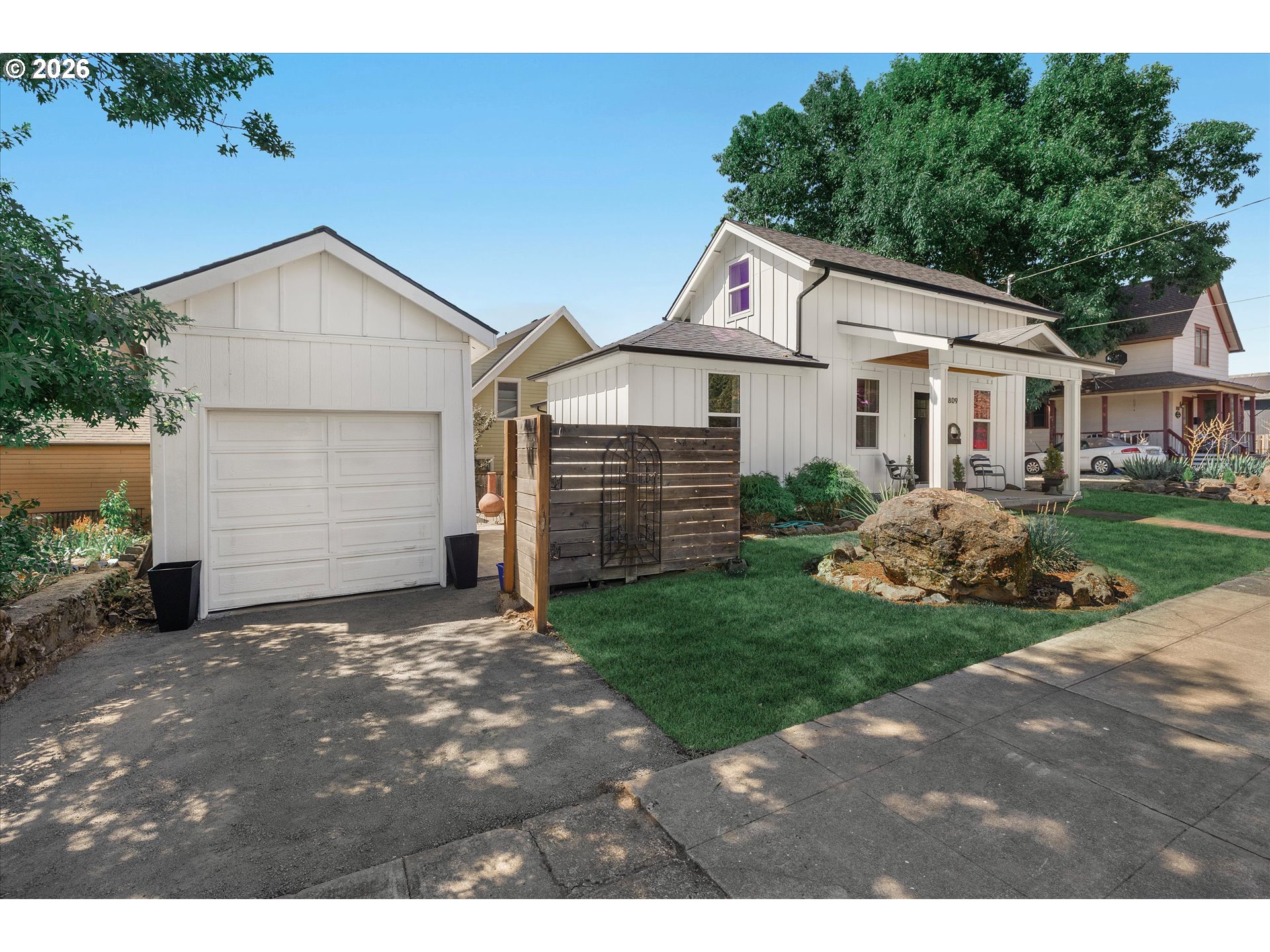 809 JQ ADAMS ST