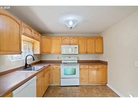 Tiny photo for 47578 School St, Oakridge, OR 97463 (MLS # 757825378)